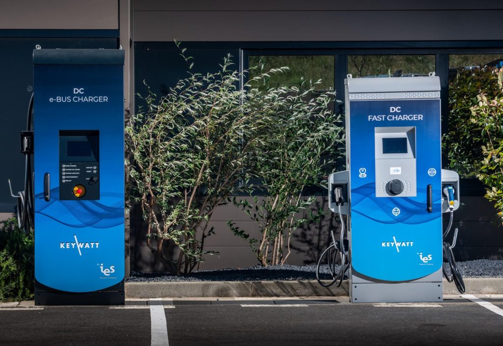 Découvrez nos borne à courant continu adaptées à toutes les voitures électriques